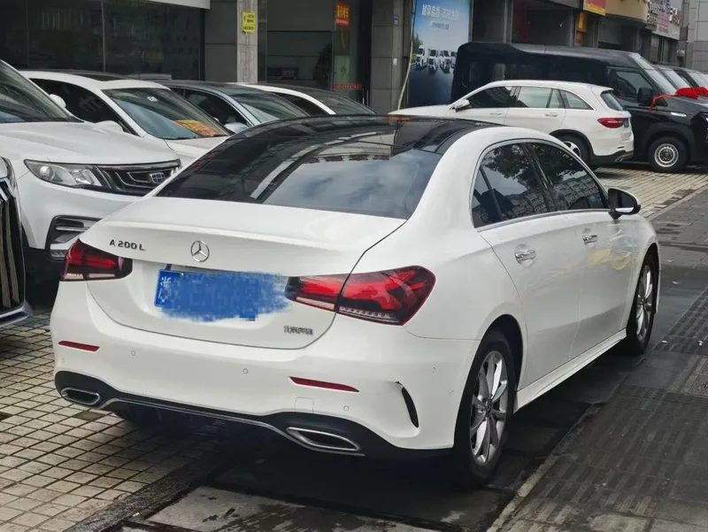Mercedes-Benz A-Class 2021 A 200 L Edición de moda de coche deportivo exterior foto 4