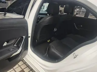 Mercedes-Benz A-Class 2021 A 200 L Edición de moda de coche deportivo interior foto 9