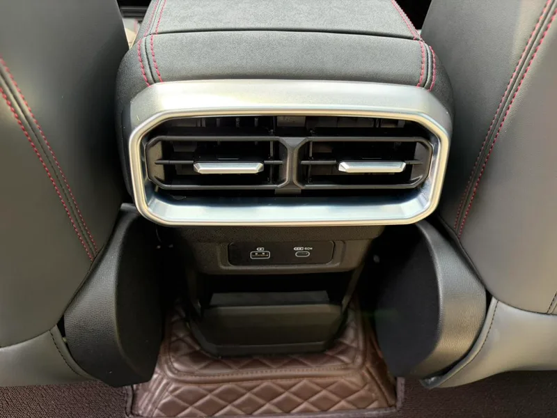Jetour T2 2023 2.0TD Four-wheel drive Conquer interior photo 10 Jetour T2 2023 2.0TD Four-wheel drive Conquer interior photo 10