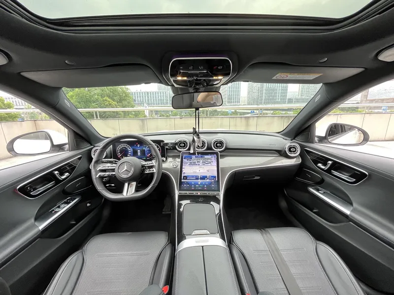 Mercedes-Benz C-Class 2023 C 260 L Sports version interior photo 9 Mercedes-Benz C-Class 2023 C 260 L Sports version interior photo 9