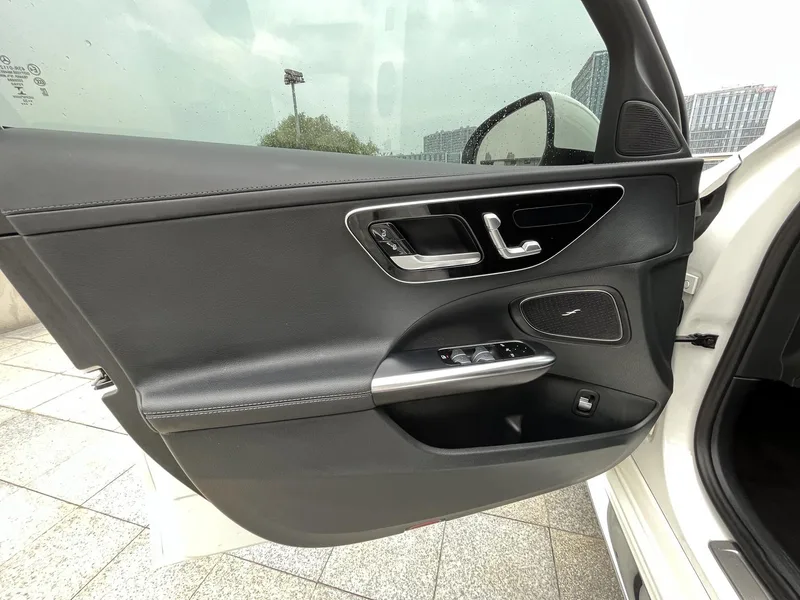 Mercedes-Benz C-Class 2023 C 260 L Sports version interior photo 15 Mercedes-Benz C-Class 2023 C 260 L Sports version interior photo 15