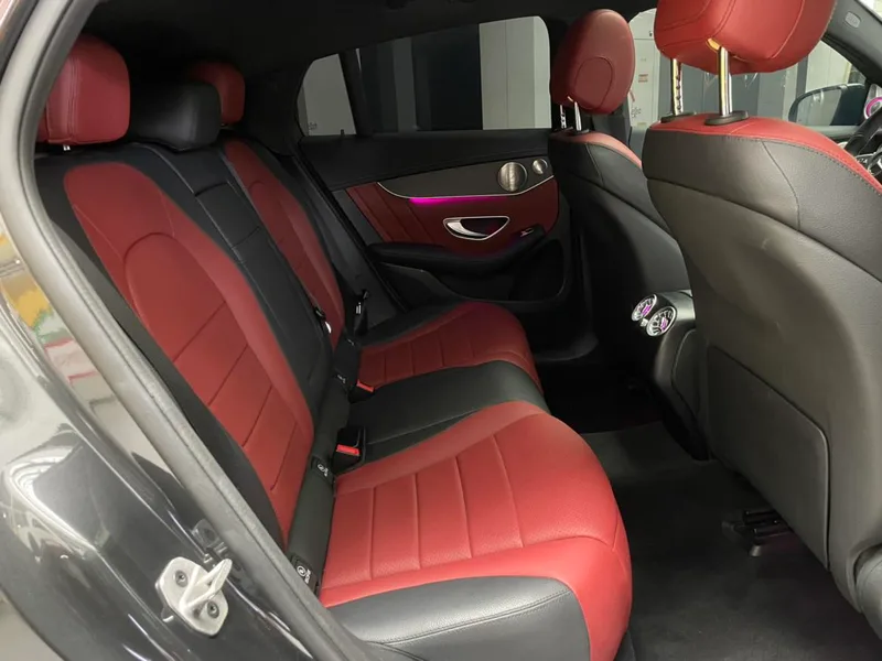 Mercedes-Benz GLC Coupe 2021 GLC 300 4MATIC Coupé SUV interior foto 18