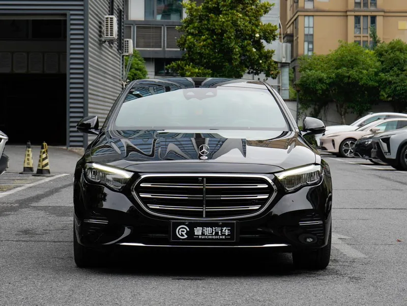 Mercedes-Benz E-Class 2024 E 350 e L Coche exterior foto 2