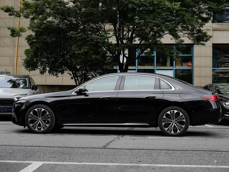 Mercedes-Benz E-Class 2024 E 350 e L Coche exterior foto 3