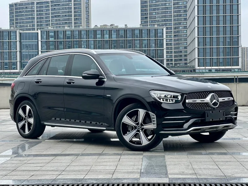 Mercedes-Benz GLC 2020 GLC 300 L 4MATIC Dynamic exterior photo 3 Mercedes-Benz GLC 2020 GLC 300 L 4MATIC Dynamic exterior photo 3