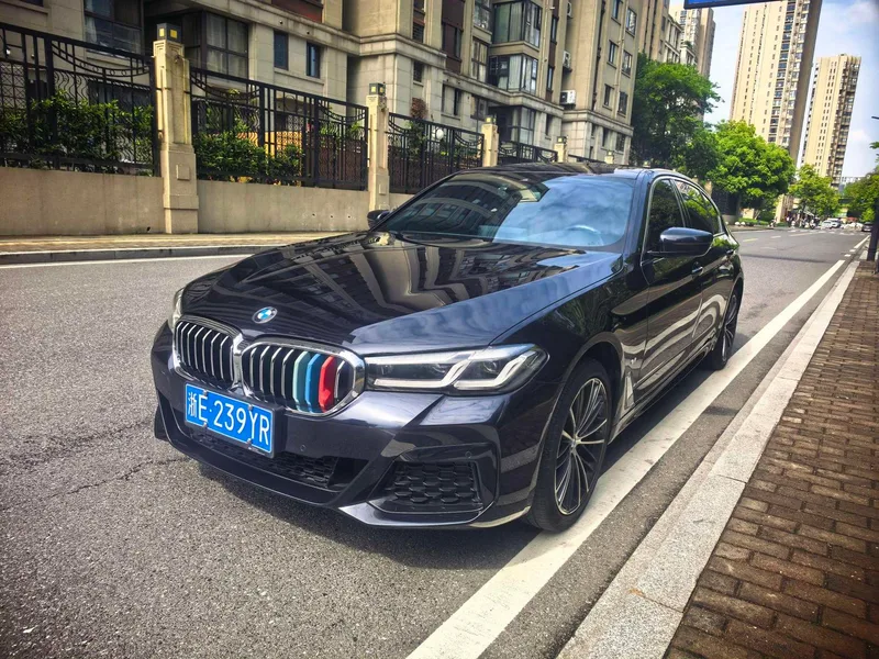 BMW 5 Series 2023 Restyling 530Li Leading Type M Sports suit exterior photo 1 BMW 5 Series 2023 Restyling 530Li Leading Type M Sports suit exterior photo 1