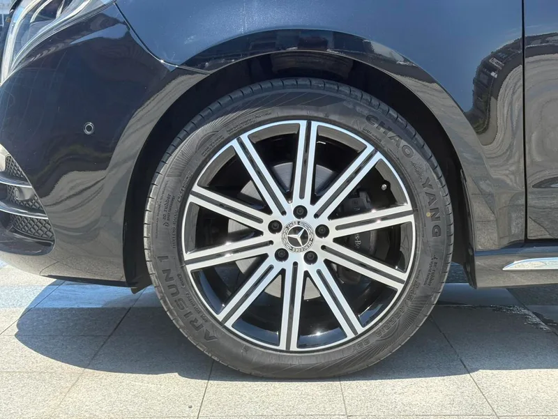 Mercedes-Benz V-Class 2022 V 260 L Long Wheelbase Deluxe Edition interior photo 9 Mercedes-Benz V-Class 2022 V 260 L Long Wheelbase Deluxe Edition interior photo 9