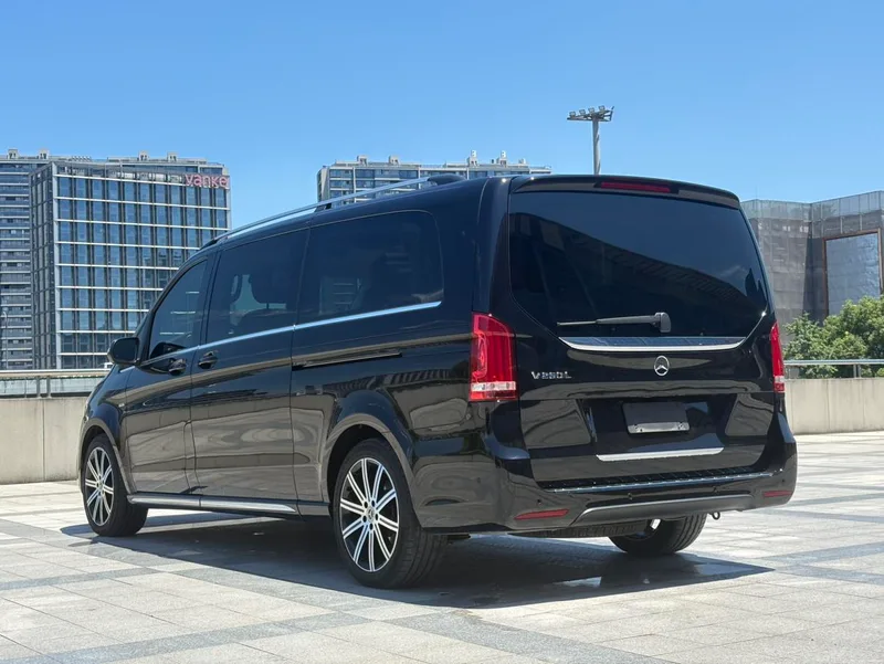 Mercedes-Benz V-Class 2022 V 260 L Long Wheelbase Deluxe Edition interior photo 11 Mercedes-Benz V-Class 2022 V 260 L Long Wheelbase Deluxe Edition interior photo 11