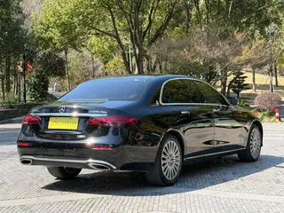 Mercedes-Benz E-Class 2023 E 300 L De lujo Coche exterior foto 6 Mercedes-Benz E-Class 2023 E 300 L De lujo Coche exterior foto 6