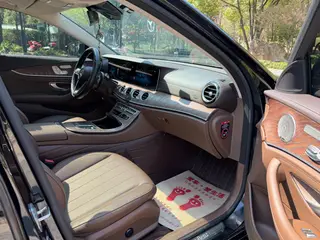Mercedes-Benz E-Class 2023 E 300 L De lujo Coche interior foto 13 Mercedes-Benz E-Class 2023 E 300 L De lujo Coche interior foto 13