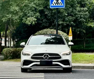 Mercedes-Benz C-Class 2023 C 260 L Versión deportiva exterior foto 2