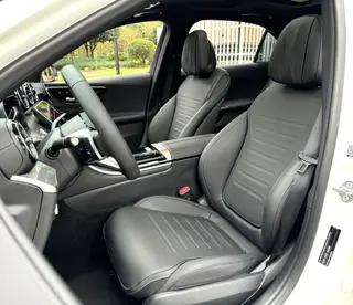 Mercedes-Benz C-Class 2023 C 260 L Versión deportiva exterior foto 5