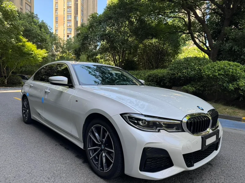 BMW 3 Series 2022 325Li M Conjunto deportivo exterior foto 3