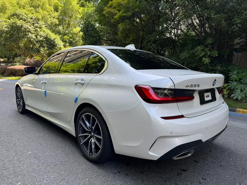 BMW 3 Series 2022 325Li M Conjunto deportivo exterior foto 6
