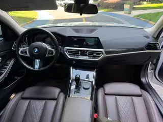 BMW 3 Series 2022 325Li M Conjunto deportivo interior foto 10