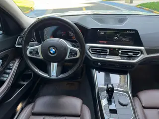 BMW 3 Series 2022 325Li M Conjunto deportivo interior foto 11