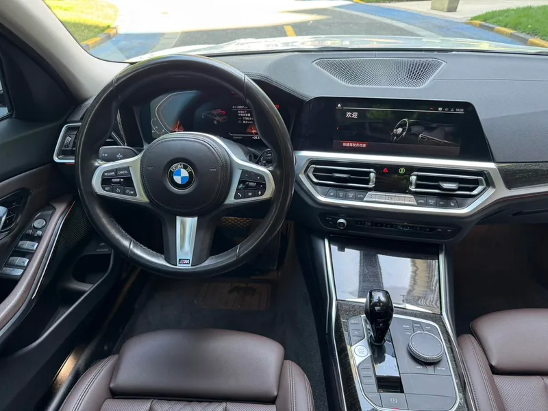 BMW 3 Series 2022 325Li M Conjunto deportivo interior foto 11