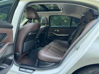 BMW 3 Series 2022 325Li M Conjunto deportivo interior foto 12