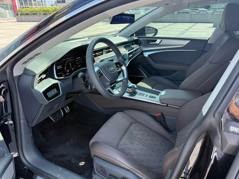 Audi A7L 2024 45 TFSI quattro S-line See Remote Crystal Suit exterior photo 4