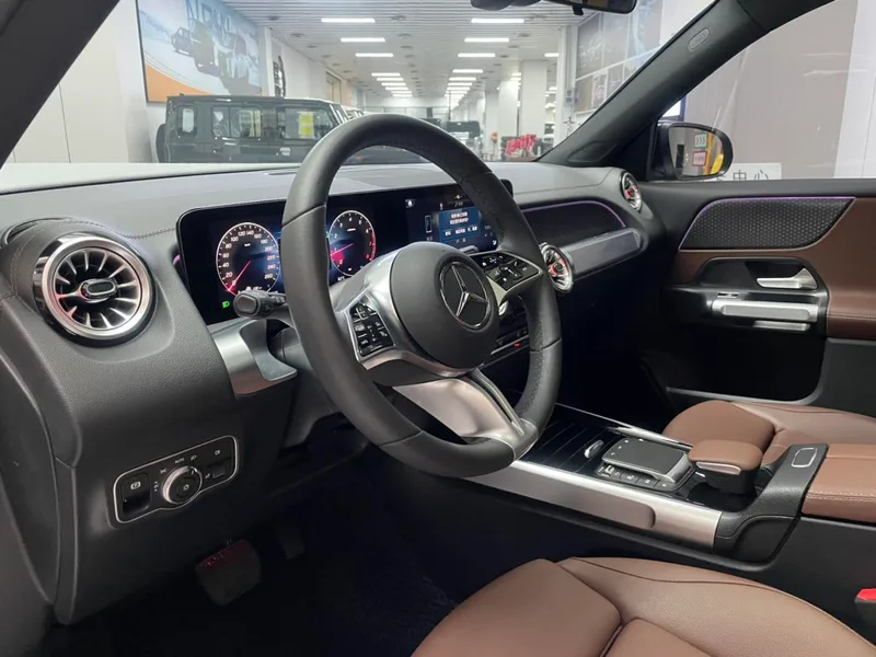 Mercedes-Benz GLB 2024 GLB 220 Dynamic interior photo 11