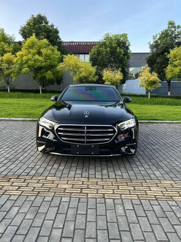 Mercedes-Benz E-Class 2025 E 300 L Fashionable Passenger car exterior photo 2 Mercedes-Benz E-Class 2025 E 300 L Fashionable Passenger car exterior photo 2