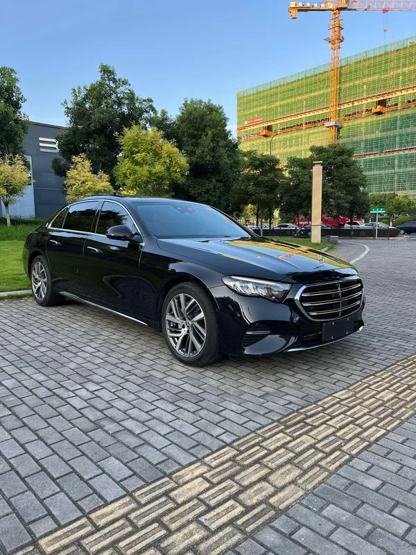 Mercedes-Benz E-Class 2025 E 300 L Fashionable Passenger car exterior photo 3 Mercedes-Benz E-Class 2025 E 300 L Fashionable Passenger car exterior photo 3
