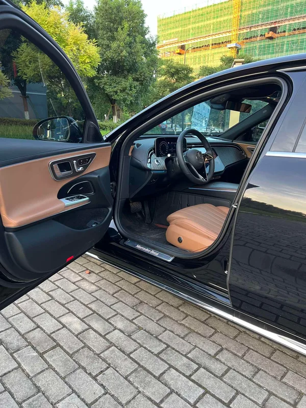 Mercedes-Benz E-Class 2025 E 300 L Fashionable Passenger car exterior photo 4 Mercedes-Benz E-Class 2025 E 300 L Fashionable Passenger car exterior photo 4