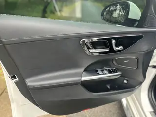 Mercedes-Benz C-Class 2022 Mise à jour C 200 L Version sportive intérieur photo 6