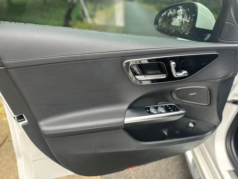 Mercedes-Benz C-Class 2022 Mise à jour C 200 L Version sportive intérieur photo 6