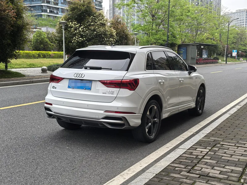 Audi Q3 2023 35 TFSI Aggressive and dynamic (1.5T) interior photo 12 Audi Q3 2023 35 TFSI Aggressive and dynamic (1.5T) interior photo 12