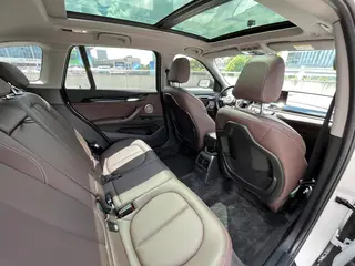 BMW X1 2021 sDrive25Li Leading Type interior photo 13 BMW X1 2021 sDrive25Li Leading Type interior photo 13