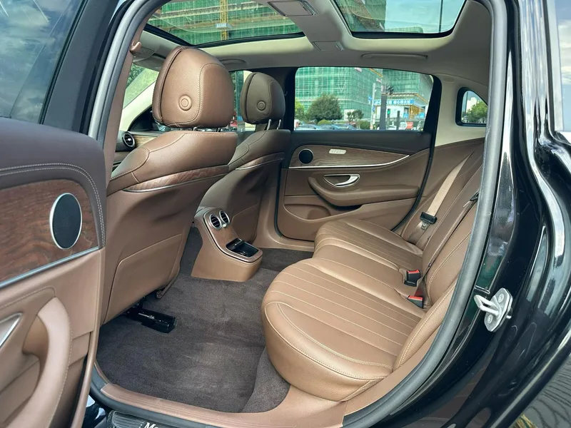 Mercedes-Benz E-Class 2023 Restyling E 300 L Fashionable Passenger car interior photo 6 Mercedes-Benz E-Class 2023 Restyling E 300 L Fashionable Passenger car interior photo 6