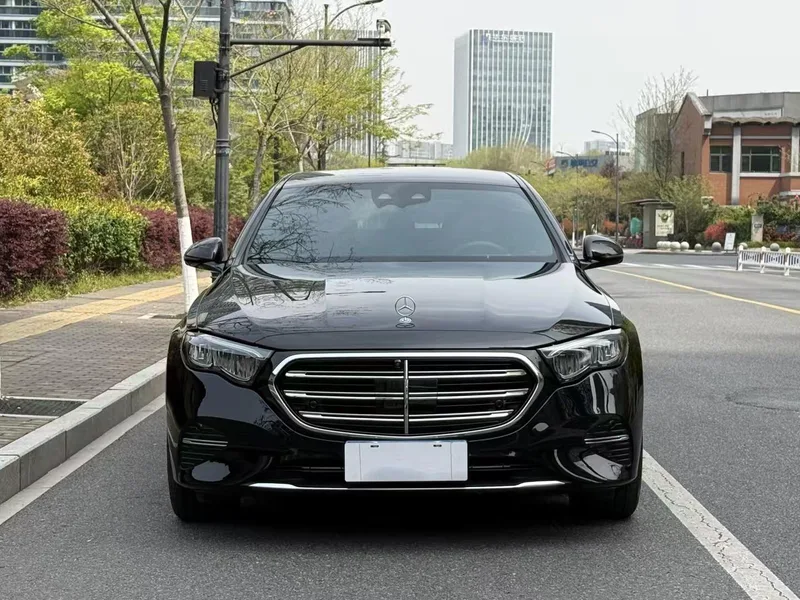 Mercedes-Benz E-Class 2024 E 300 L Fashionable Passenger car exterior photo 4 Mercedes-Benz E-Class 2024 E 300 L Fashionable Passenger car exterior photo 4