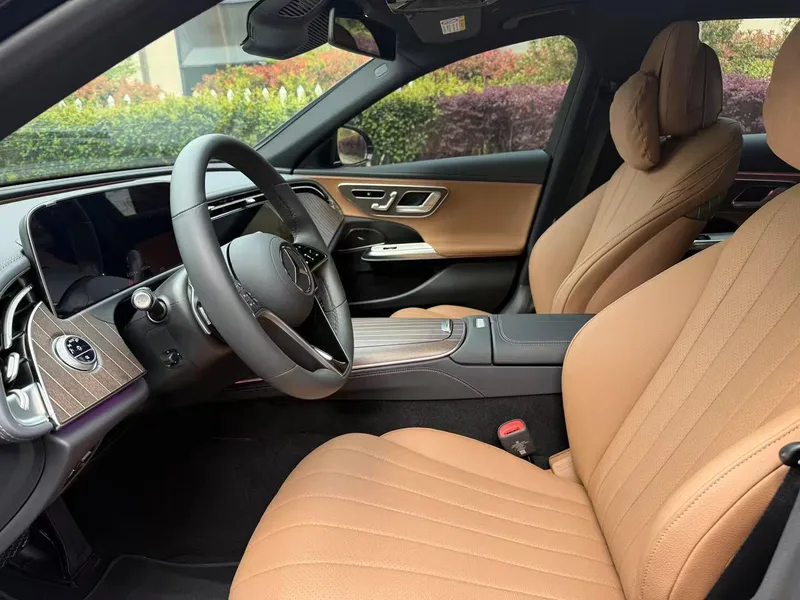 Mercedes-Benz E-Class 2024 E 300 L Fashionable Passenger car interior photo 9 Mercedes-Benz E-Class 2024 E 300 L Fashionable Passenger car interior photo 9