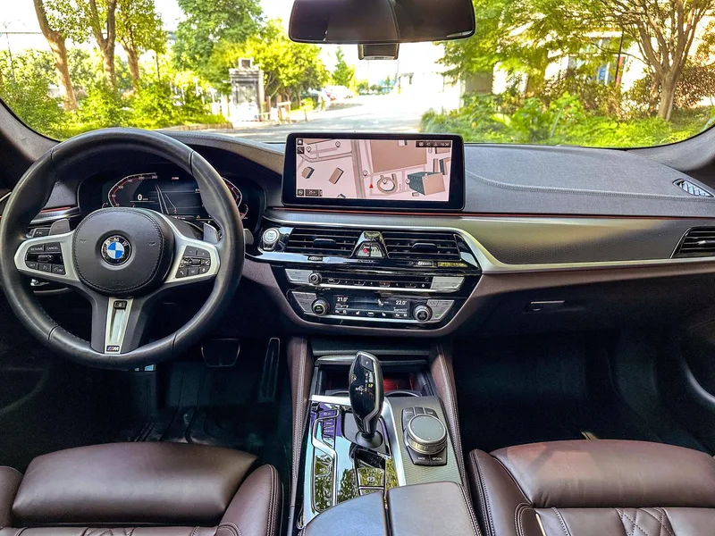 BMW 5 Series 2022 Reforma 540i Edición de moda M Conjunto deportivo exterior foto 8
