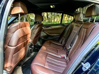 BMW 5 Series 2022 Reforma 540i Edición de moda M Conjunto deportivo interior foto 15
