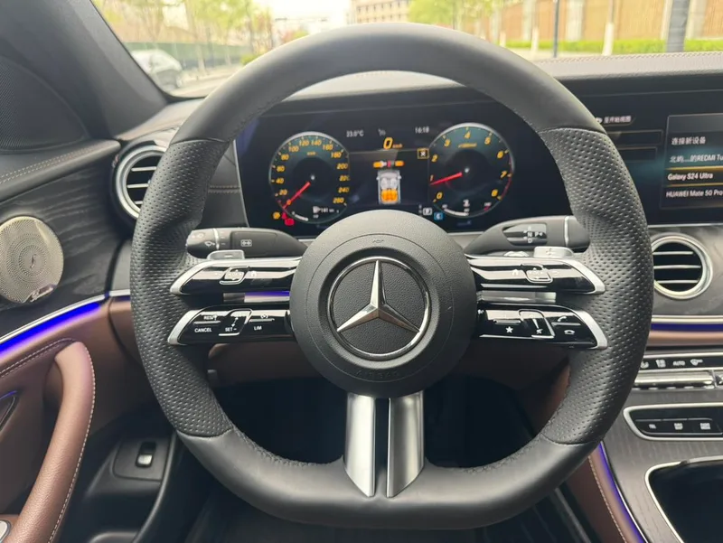 Mercedes-Benz E-Class 2022 Segundo cambio E 300 L De lujo Coche deportivo interior foto 13 Mercedes-Benz E-Class 2022 Segundo cambio E 300 L De lujo Coche deportivo interior foto 13