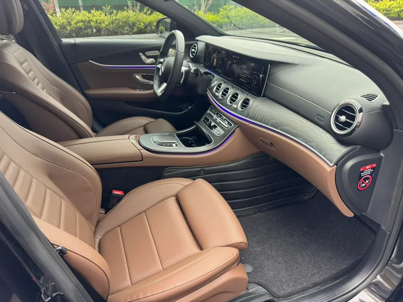 Mercedes-Benz E-Class 2022 Segundo cambio E 300 L De lujo Coche deportivo interior foto 16 Mercedes-Benz E-Class 2022 Segundo cambio E 300 L De lujo Coche deportivo interior foto 16