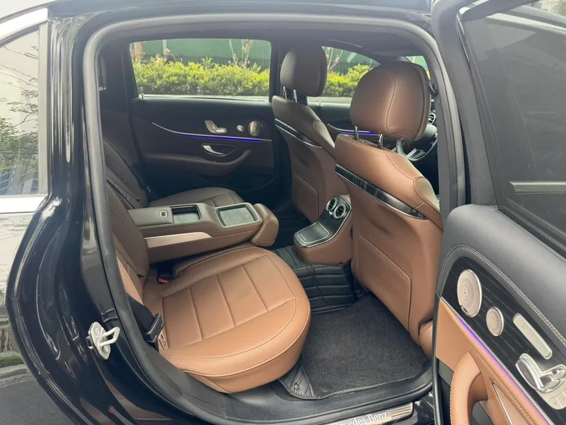 Mercedes-Benz E-Class 2022 Segundo cambio E 300 L De lujo Coche deportivo interior foto 18 Mercedes-Benz E-Class 2022 Segundo cambio E 300 L De lujo Coche deportivo interior foto 18