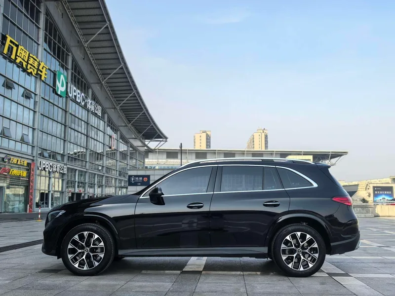 Mercedes-Benz GLC 2023 GLC 260 L 4MATIC De lujo 5 Asiento exterior foto 4