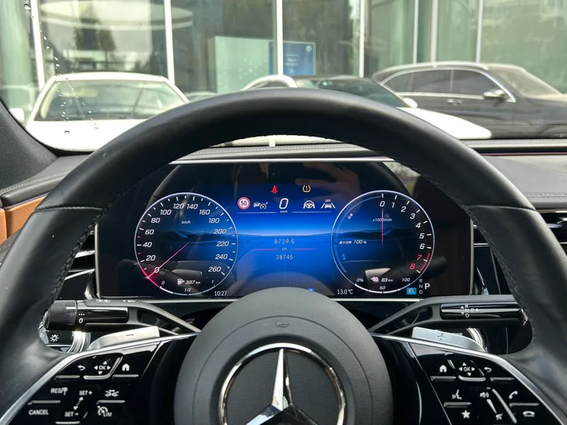 Mercedes-Benz E-Class 2024 E 350 e L Coche exterior foto 10 Mercedes-Benz E-Class 2024 E 350 e L Coche exterior foto 10