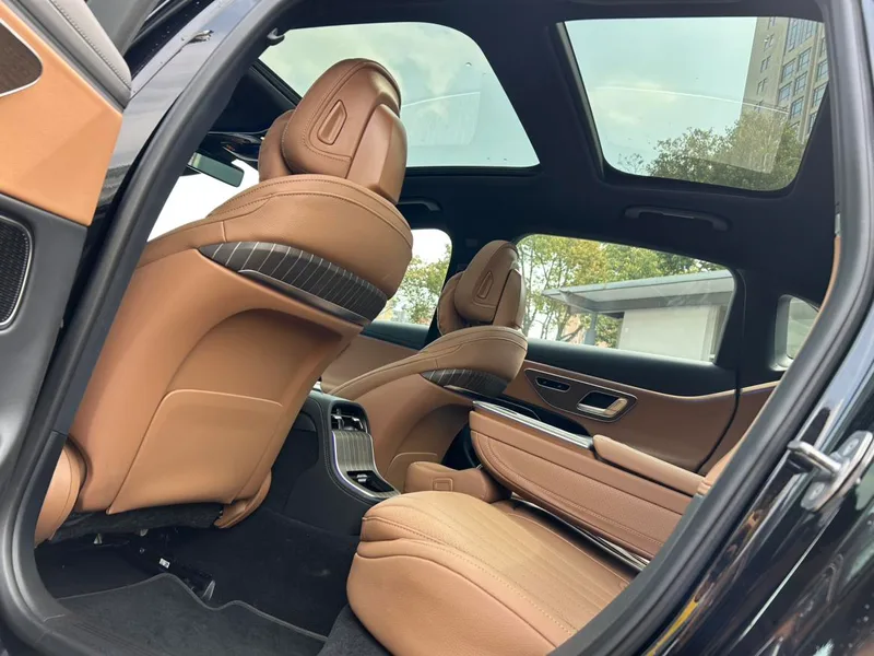 Mercedes-Benz E-Class 2024 E 350 e L Coche interior foto 16 Mercedes-Benz E-Class 2024 E 350 e L Coche interior foto 16