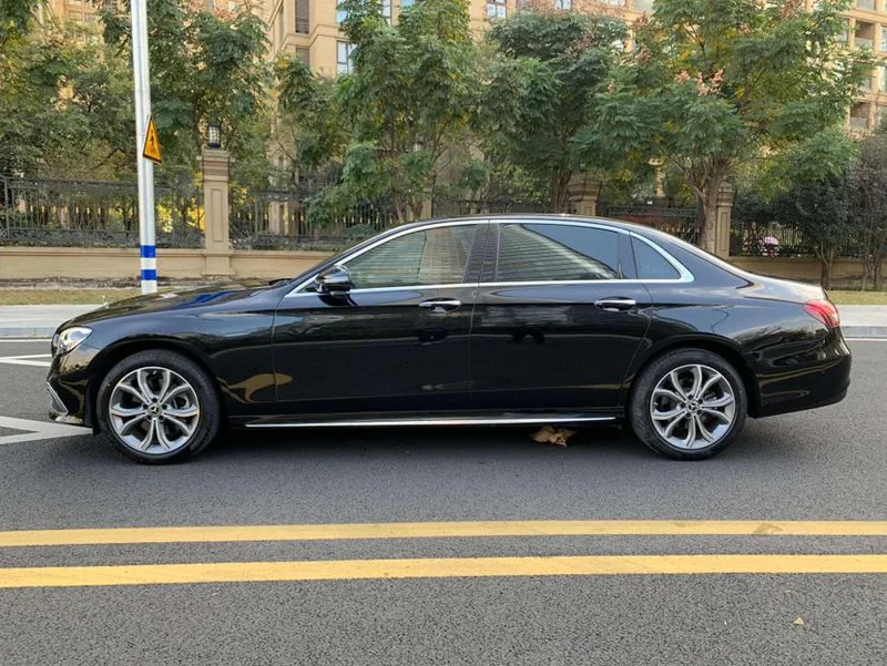 Mercedes-Benz E-Class 2022 Restyling E 300 L Fashionable Passenger car interior photo 16 Mercedes-Benz E-Class 2022 Restyling E 300 L Fashionable Passenger car interior photo 16
