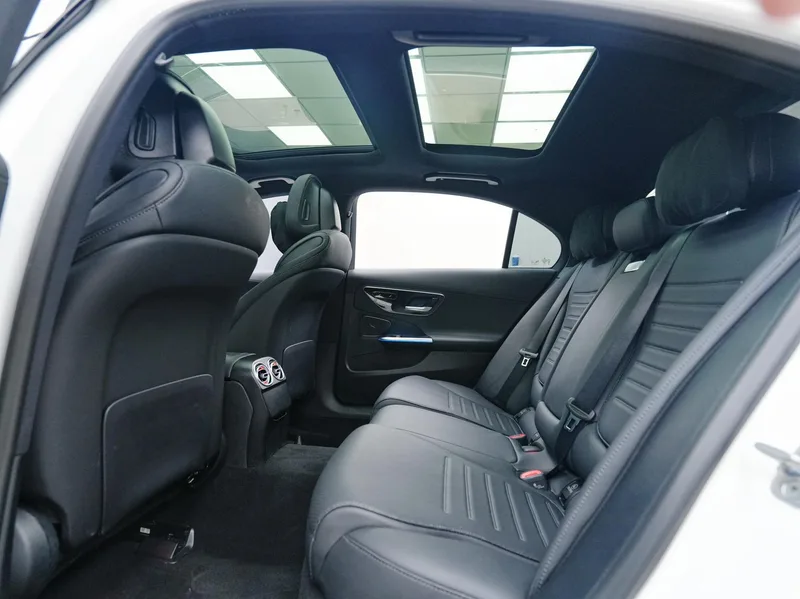 Mercedes-Benz C-Class 2024 C 260 L Versión deportiva interior foto 12 Mercedes-Benz C-Class 2024 C 260 L Versión deportiva interior foto 12