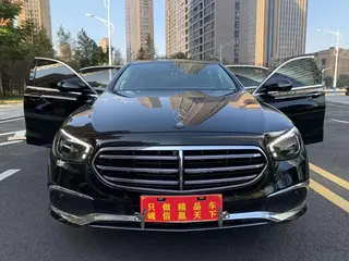Mercedes-Benz E-Class 2022 Tres cambios E 300 L Estilo de moda Coche exterior foto 2