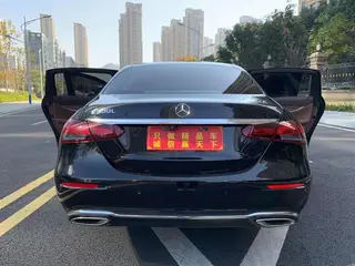 Mercedes-Benz E-Class 2022 Tres cambios E 300 L Estilo de moda Coche exterior foto 3