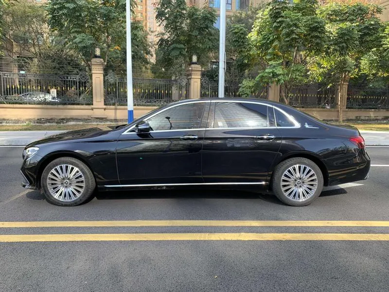 Mercedes-Benz E-Class 2022 Tres cambios E 300 L Estilo de moda Coche exterior foto 10