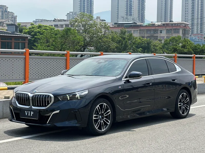 BMW 5 Series 2024 530Li Leading Type M Sports suit exterior photo 1 BMW 5 Series 2024 530Li Leading Type M Sports suit exterior photo 1
