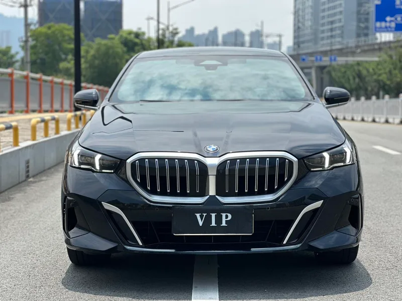 BMW 5 Series 2024 530Li Leading Type M Sports suit exterior photo 2 BMW 5 Series 2024 530Li Leading Type M Sports suit exterior photo 2