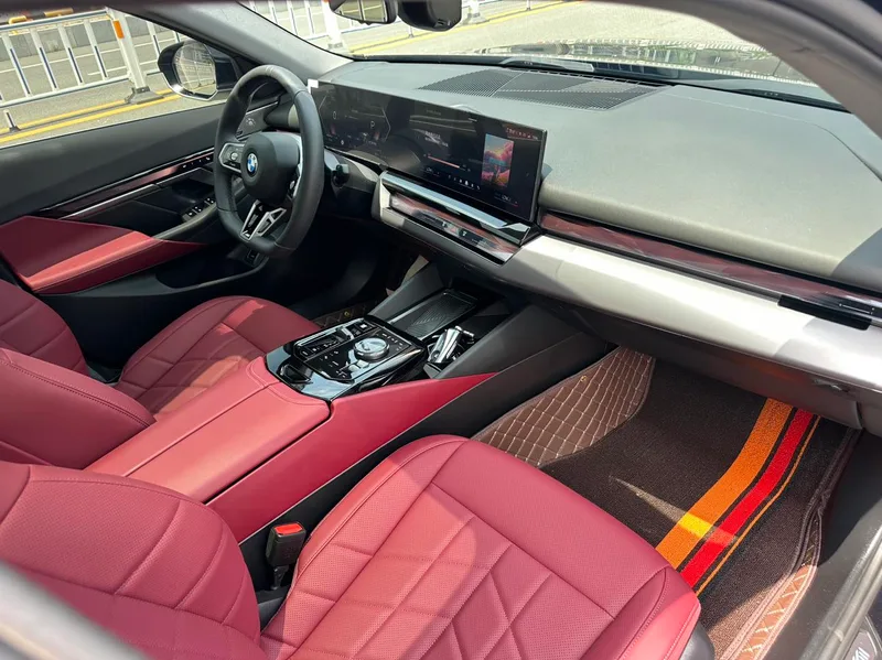 BMW 5 Series 2024 530Li Leading Type M Sports suit interior photo 9 BMW 5 Series 2024 530Li Leading Type M Sports suit interior photo 9
